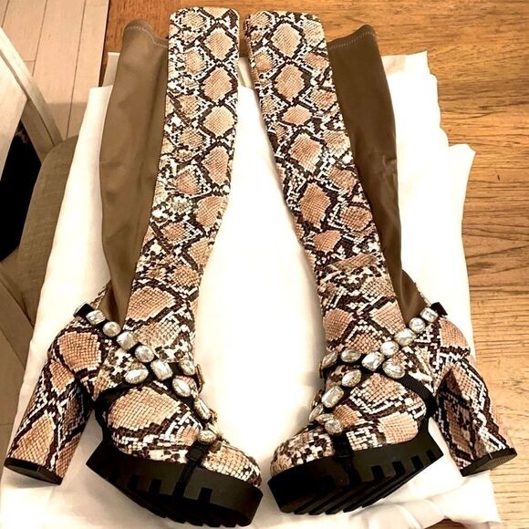 WILD DIVA SNAKESKIN MOTIF BOOTS.  NEW - Picture 3 of 9